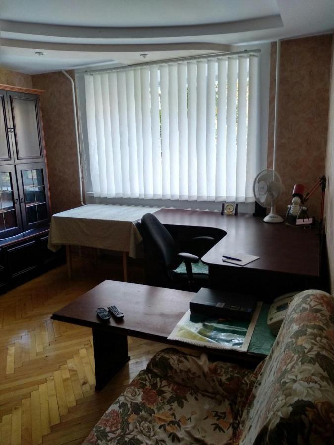 4-X Apartments Center Wi-Fi С 3-Мя Спальнями 95М2 Cherníhiv Exterior foto